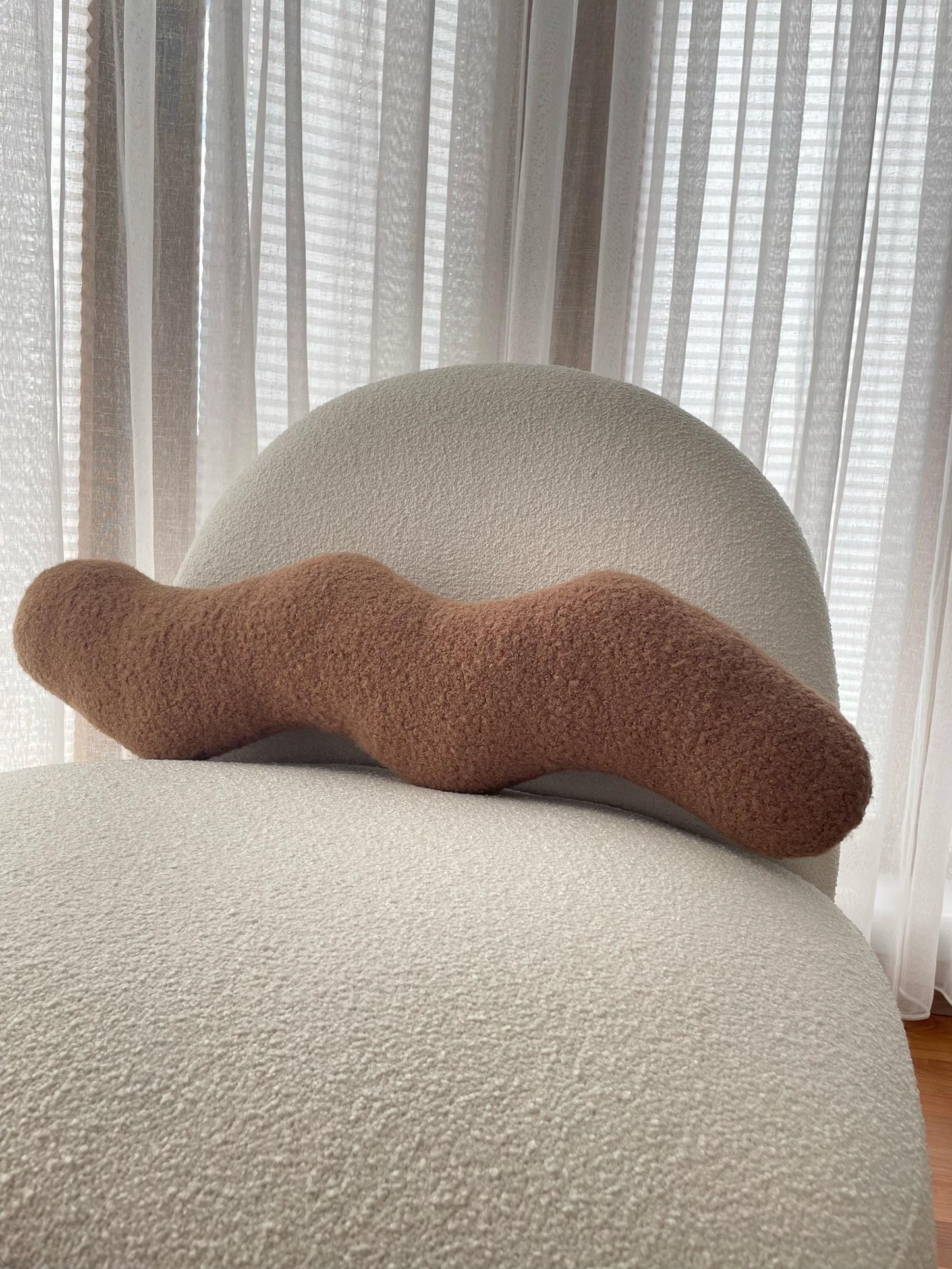 Mocha Mousse Wavy Boucle Pillow: Modern Accent Cushion