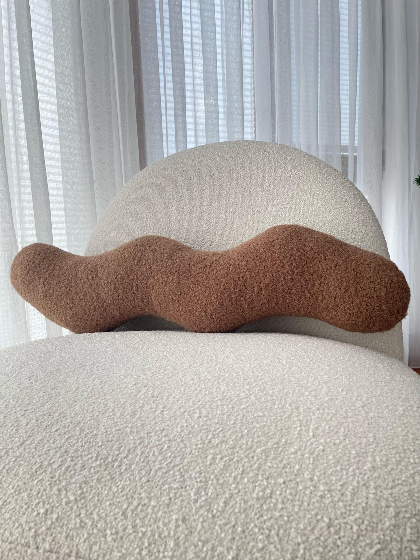 Mocha Mousse Wavy Boucle Pillow: Modern Accent Cushion
