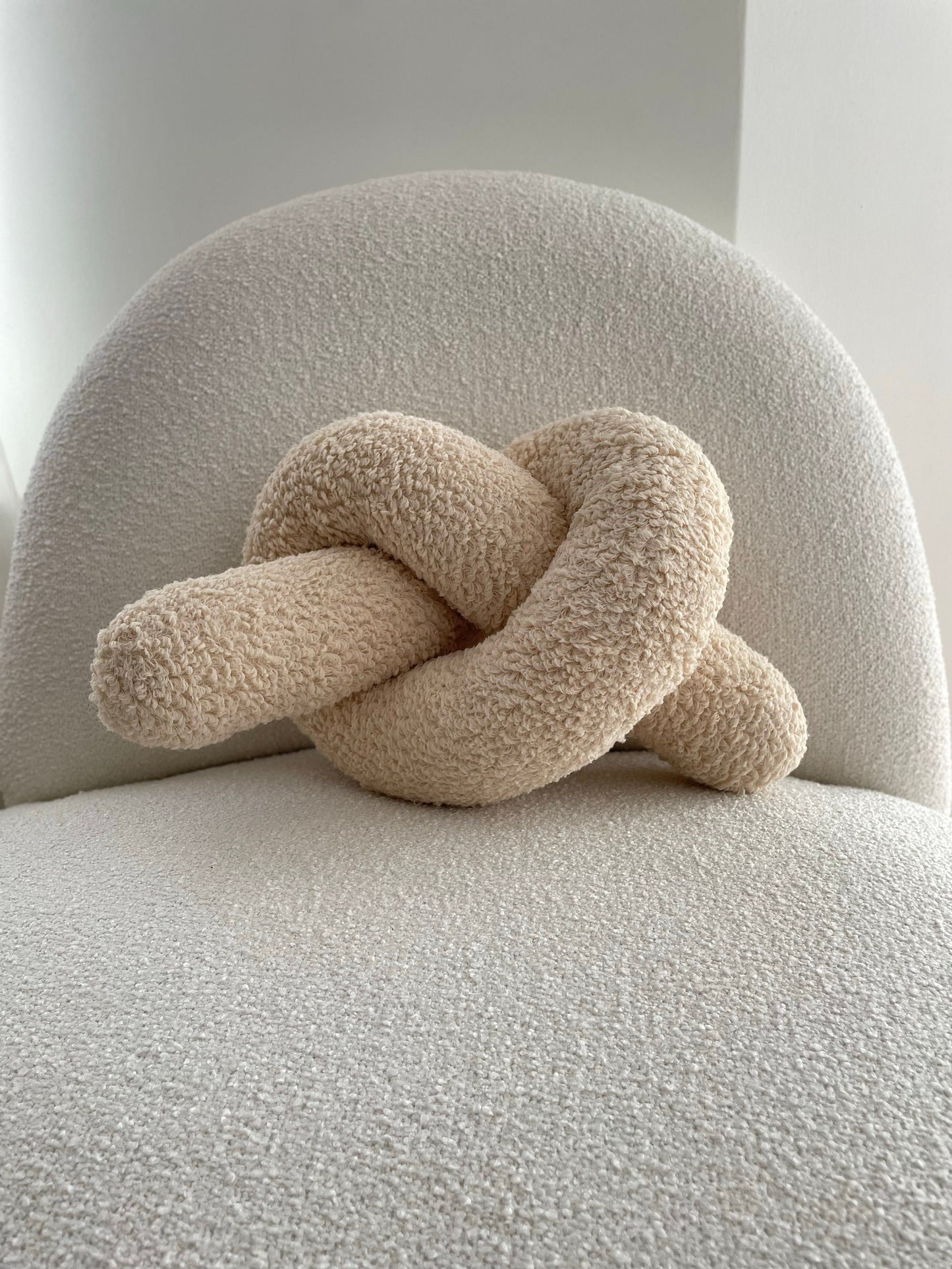 Soft Beige Boucle Knot Pillow: Chunky Decorative Cushion
