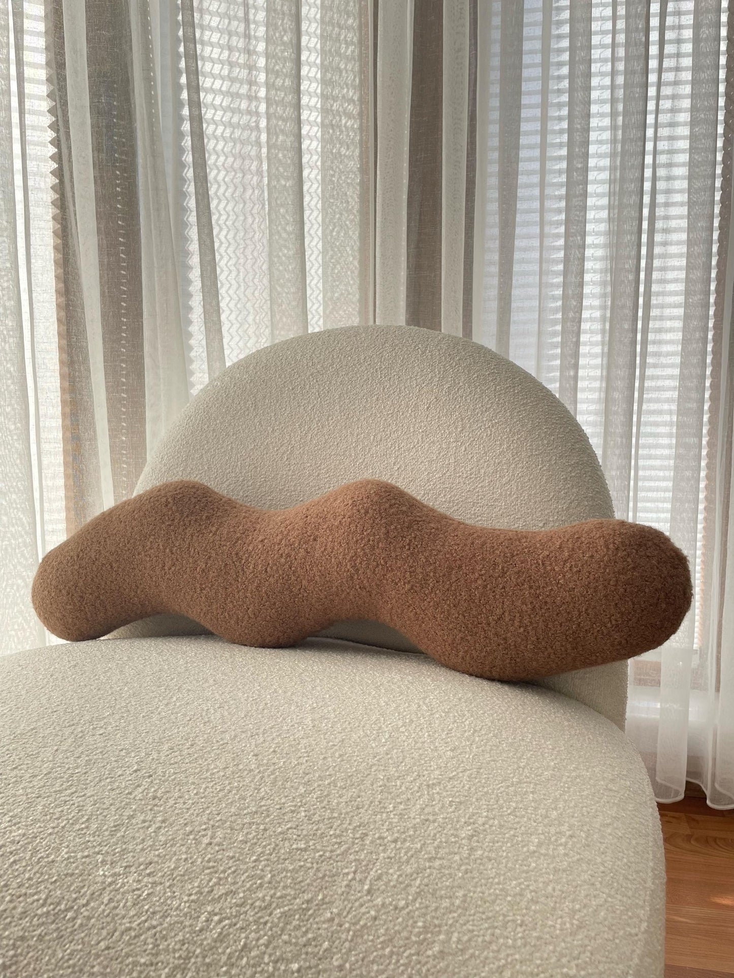 Mocha Mousse Wavy Boucle Pillow: Modern Accent Cushion