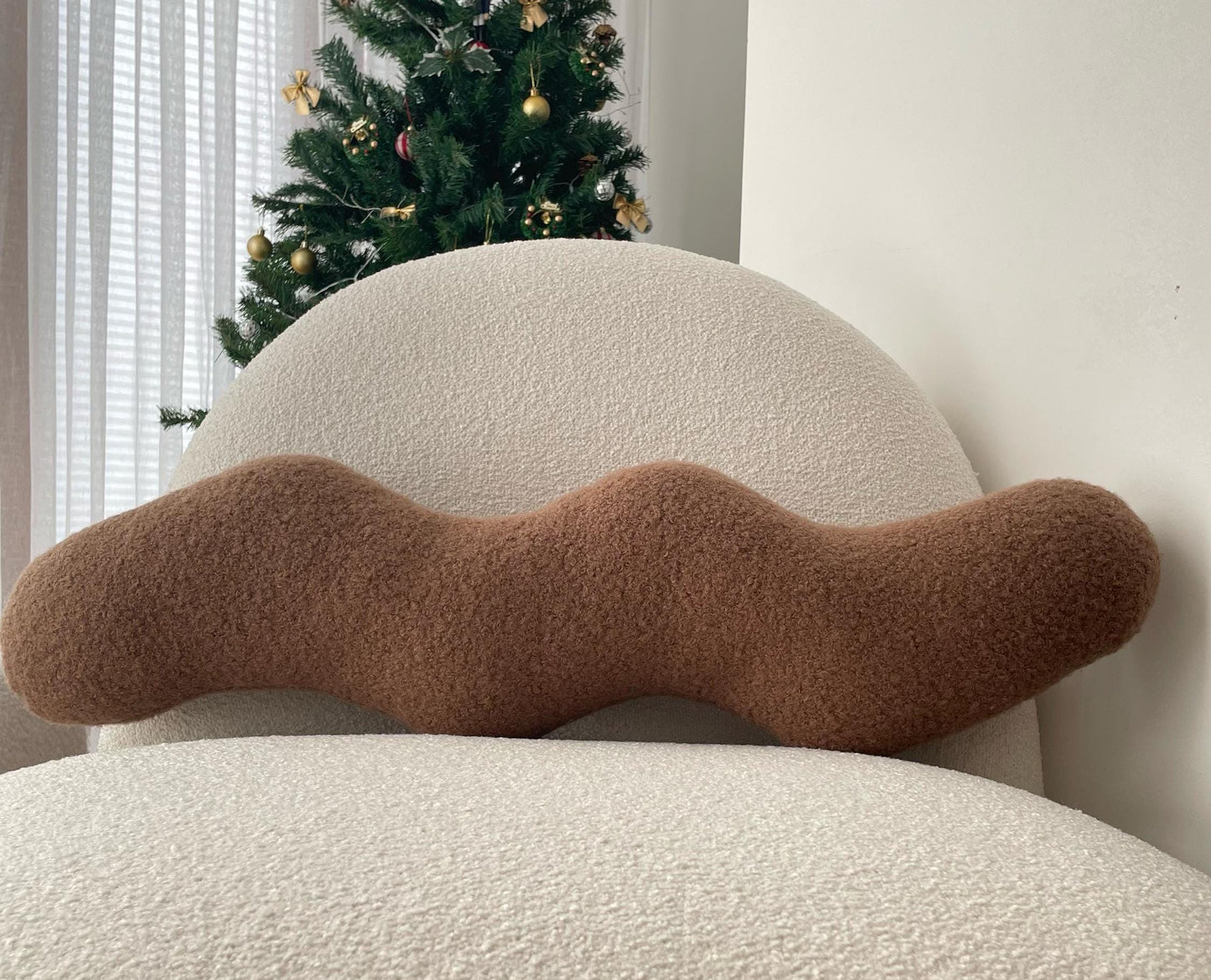 Mocha Mousse Wavy Boucle Pillow: Modern Accent Cushion