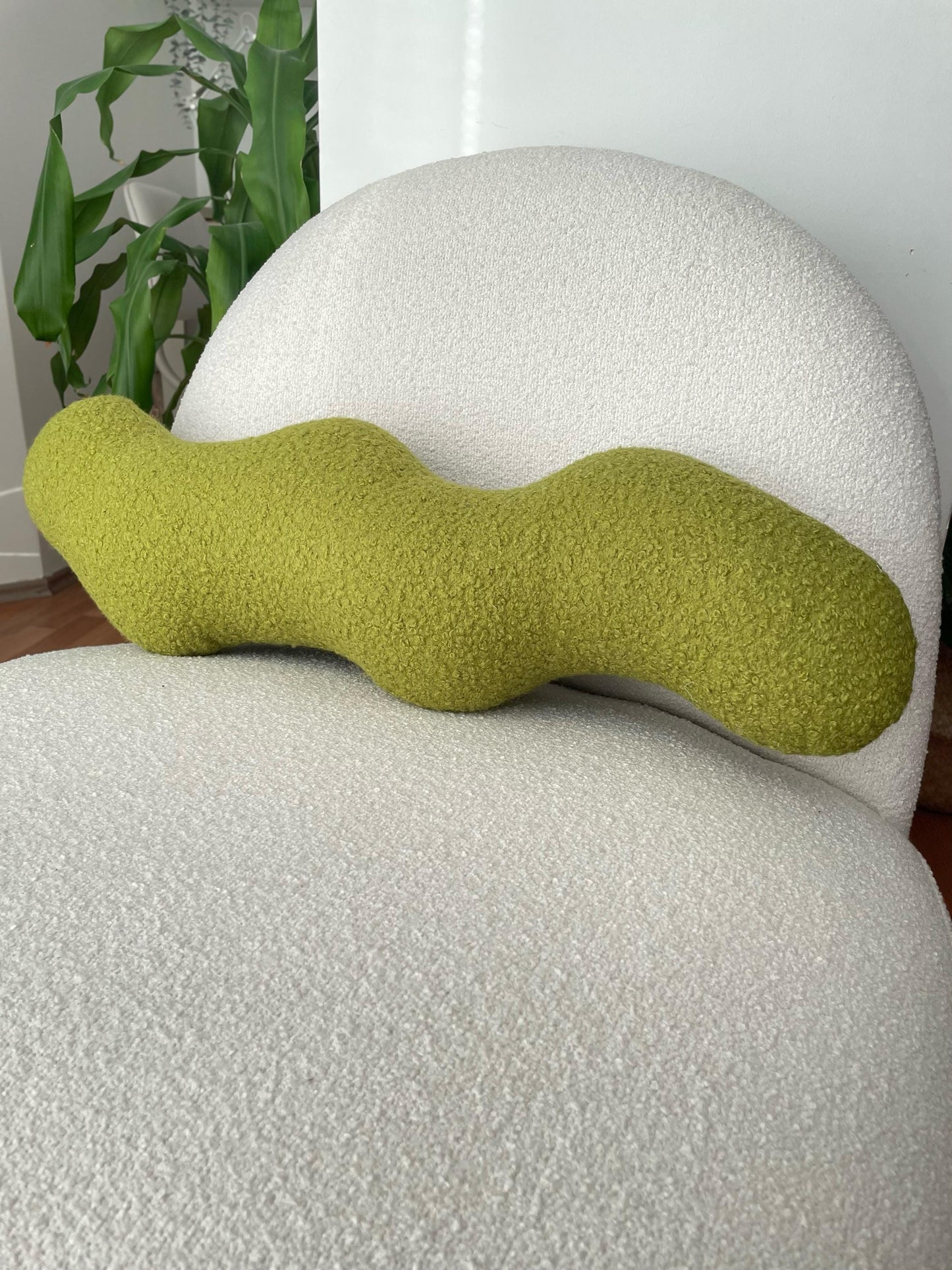 Wavy Boucle Decorative Pillow: Modern Accent Cushion - Yellowish Green