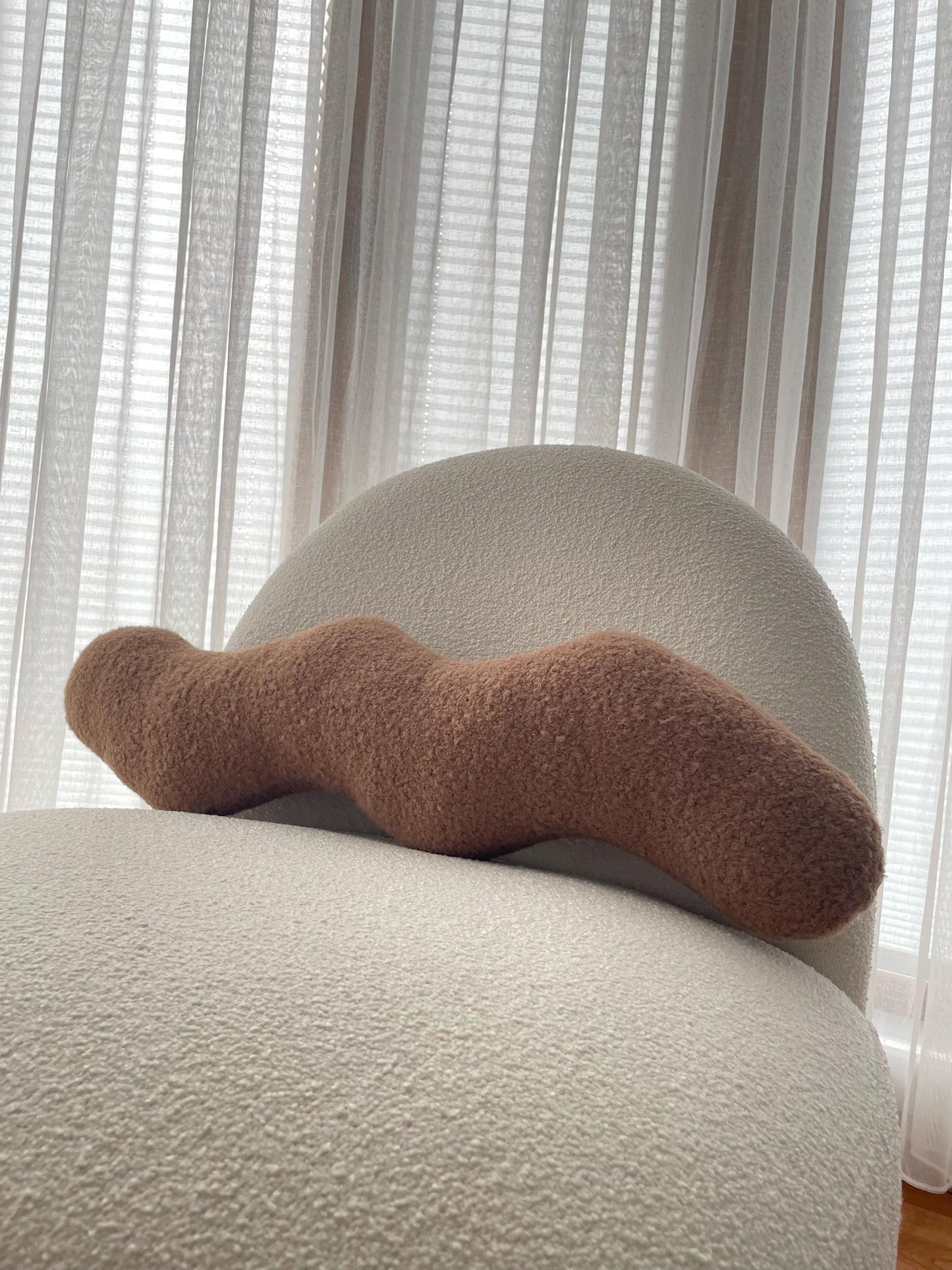 Mocha Mousse Wavy Boucle Pillow: Modern Accent Cushion