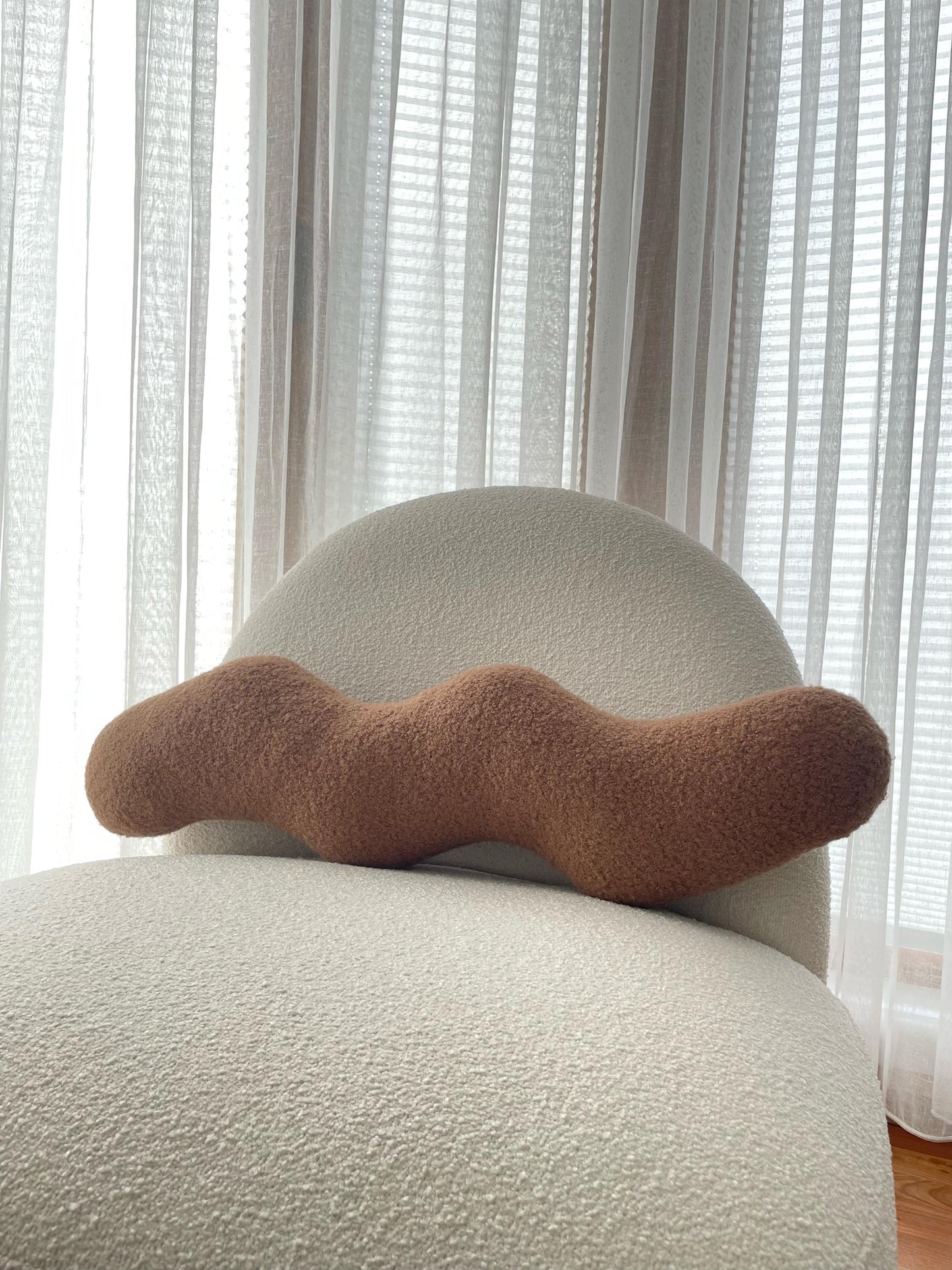 Mocha Mousse Wavy Boucle Pillow: Modern Accent Cushion
