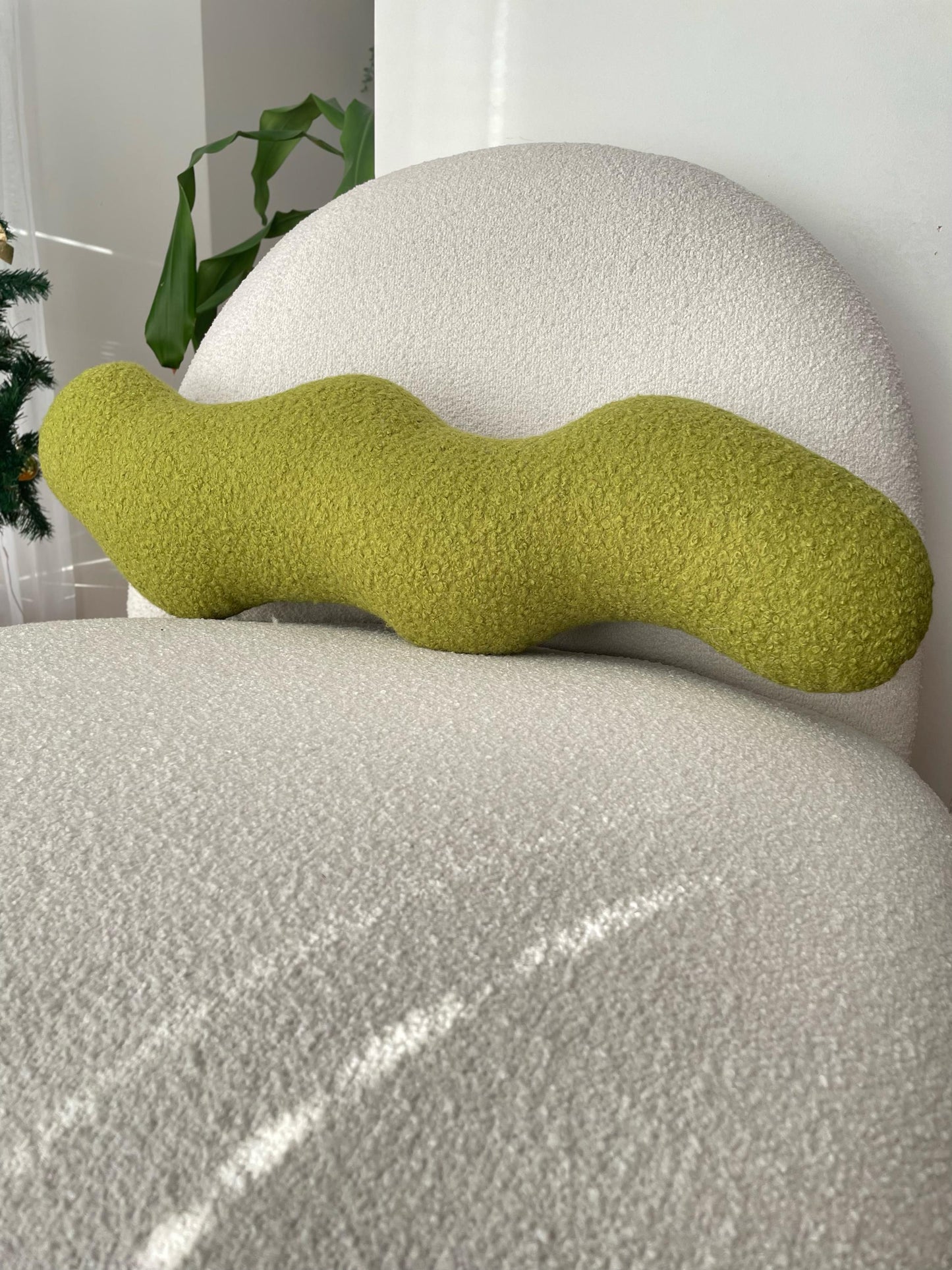 Wavy Boucle Decorative Pillow: Modern Accent Cushion - Yellowish Green