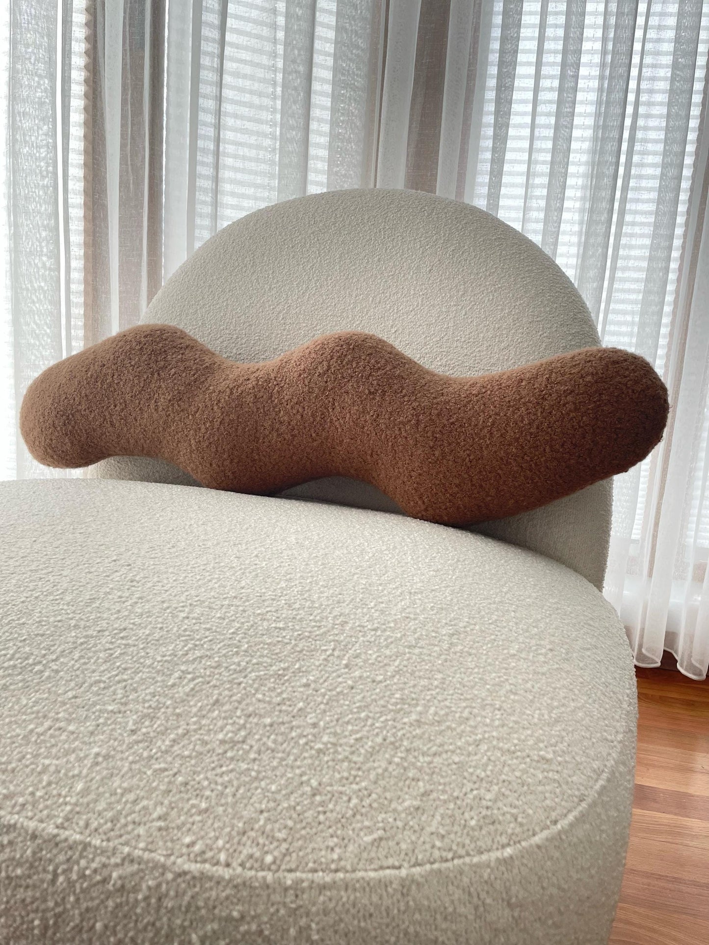 Mocha Mousse Wavy Boucle Pillow: Modern Accent Cushion